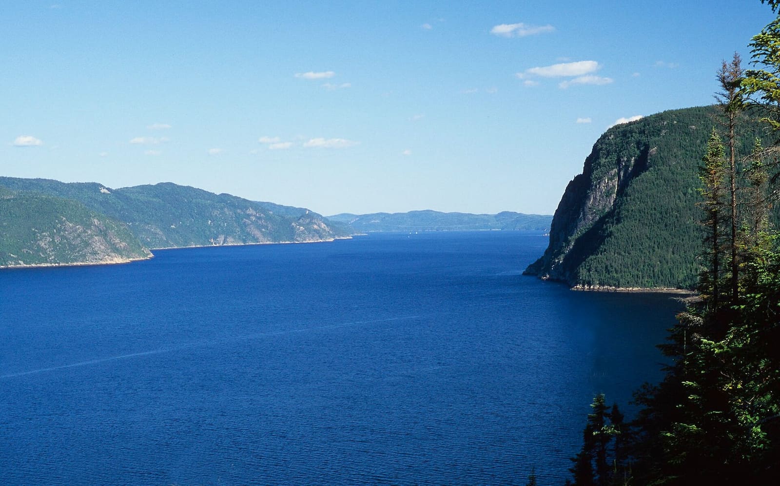 Le fjord du Saguenay, où une limite de 15 nœuds s'applique de mai à octobre à l'embouchure